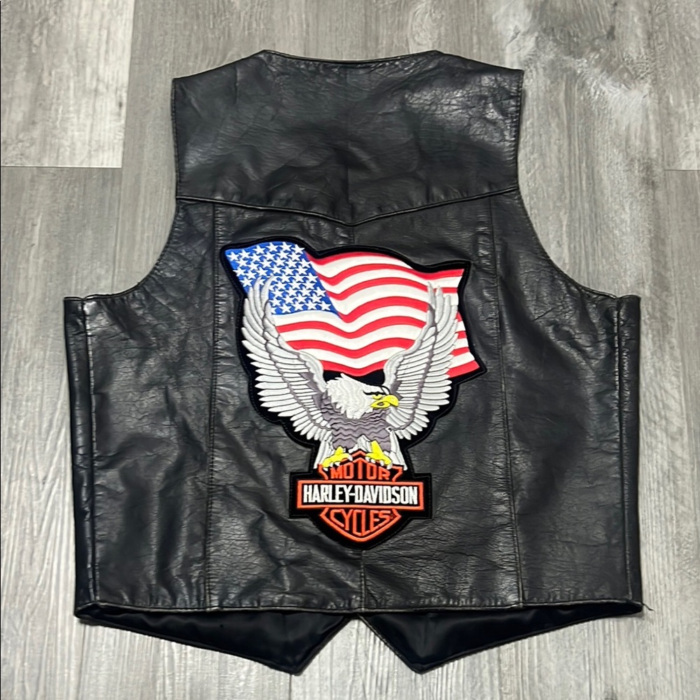 Frontier Leather Men’s Vest w/ the “Harley Davidson” patch on the back. Size 42